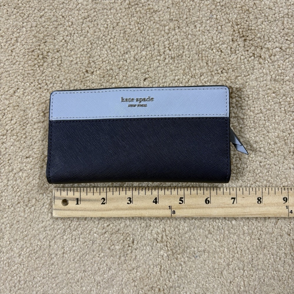 Kate Spade Two Toned BiFold Wallet With Snap Closure In Excellent Condition - Picture 2 of 5